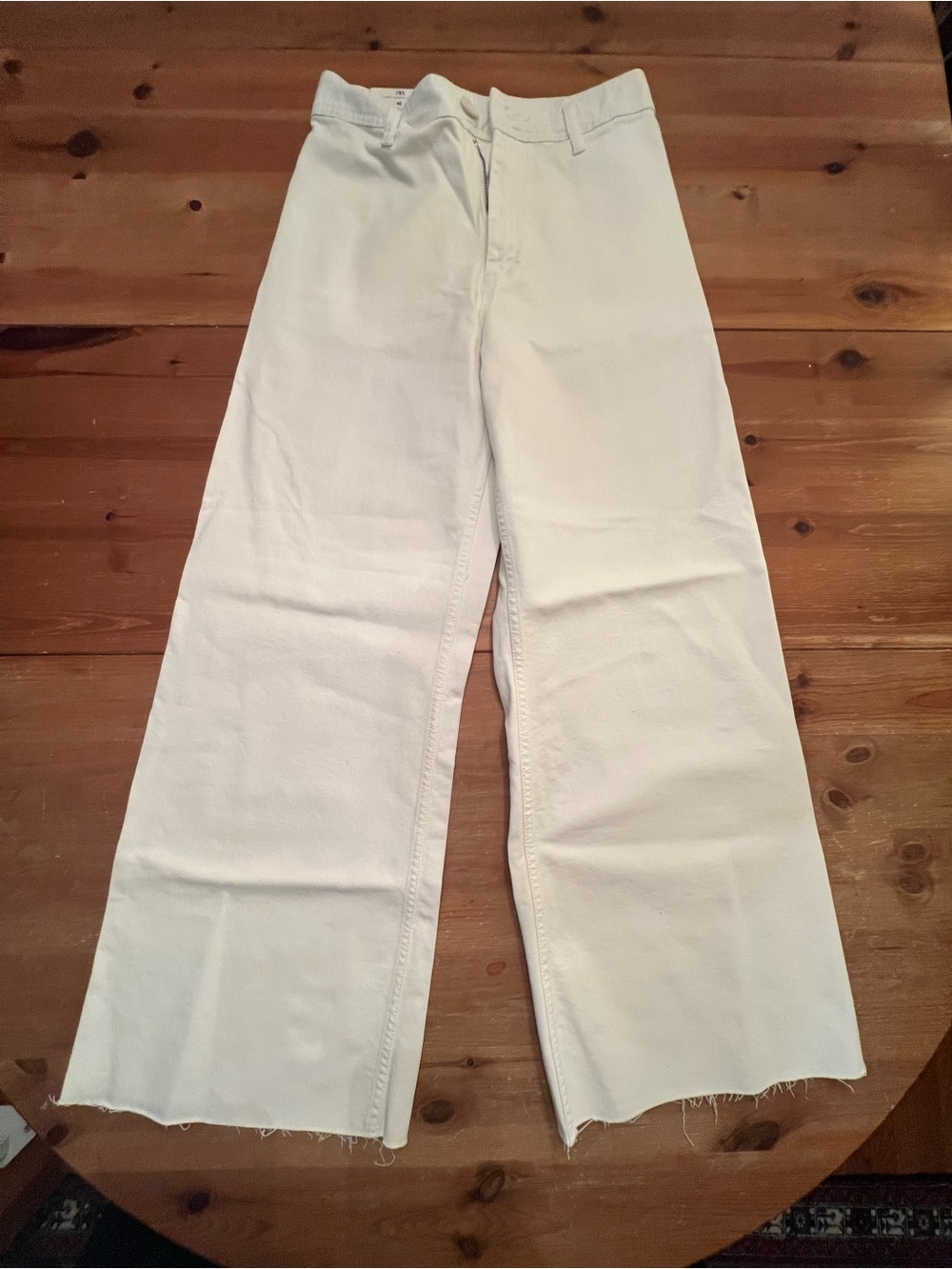 NWT Women’s White Wide Leg Raw Hem Denim size 6 (European 40)